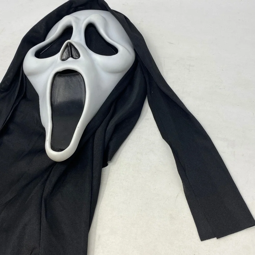 Fun World scream ghostface